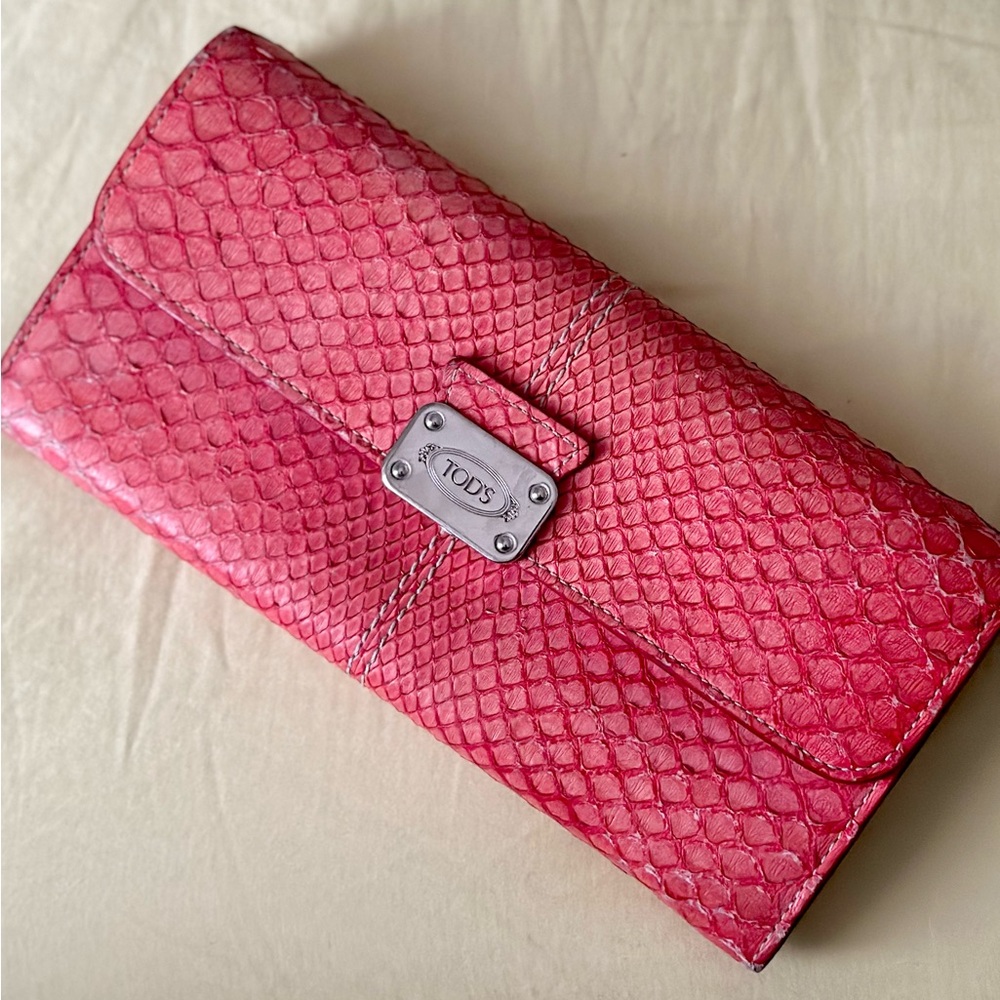 Authentic TOD'S Fish leather pink wallet